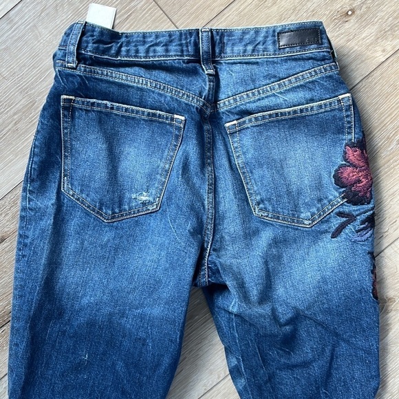 Abercrombie & Fitch Annie Girlfriend Jeans with Floral Embroidery Detail - Picture 8 of 12
